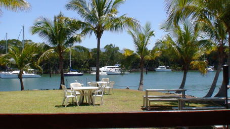 Spinnakers　　Port　Douglas Yacht Club