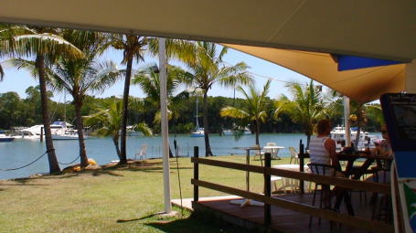 Spinnakers　　Port　Douglas Yacht Club