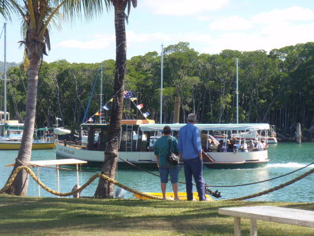 Spinnakers　　Port　Douglas Yacht Club